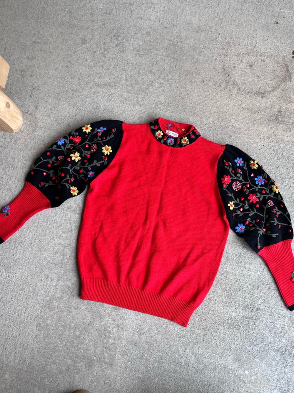 Vintage 90s Mamut wool sweater puff sleeve embroidered flowers heart knit top